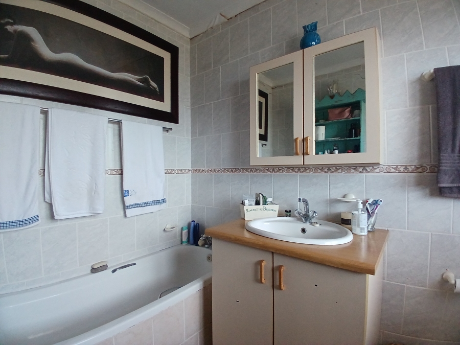 2 Bedroom Property for Sale in Stilbaai Wes Western Cape